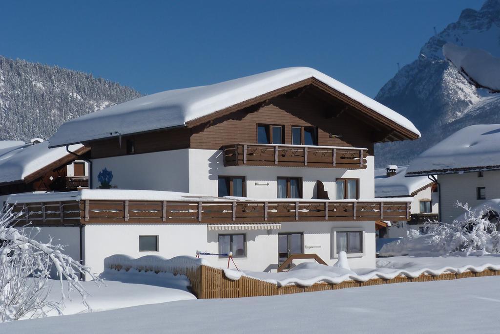 Haus Enzian Apartment Lermoos Exterior photo