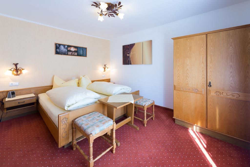 Haus Enzian Apartment Lermoos Room photo