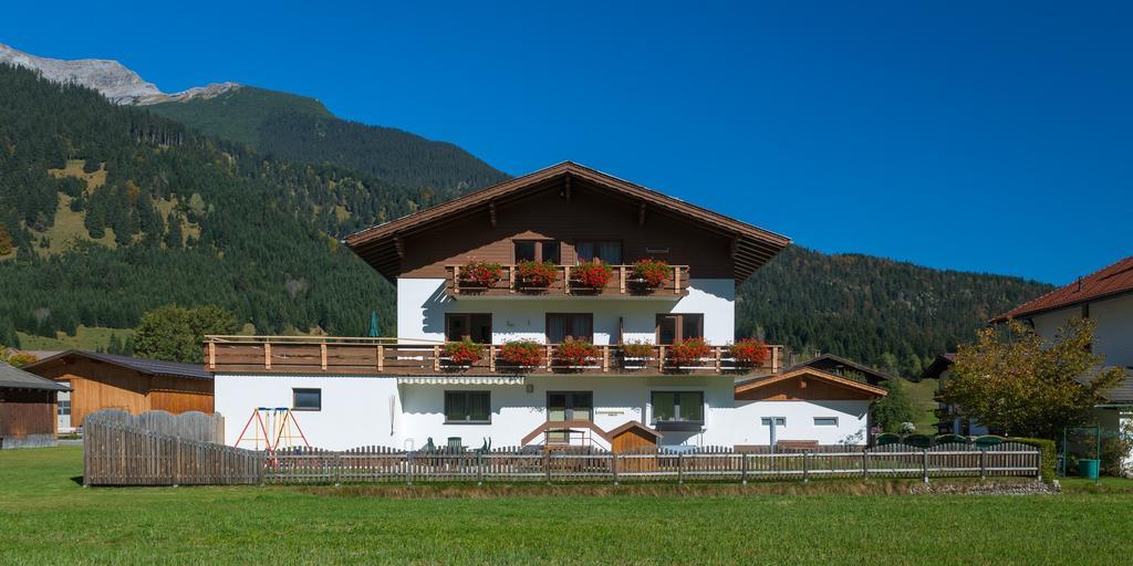 Haus Enzian Apartment Lermoos Exterior photo